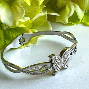 Elegant Silver Angel Wing Bracelet